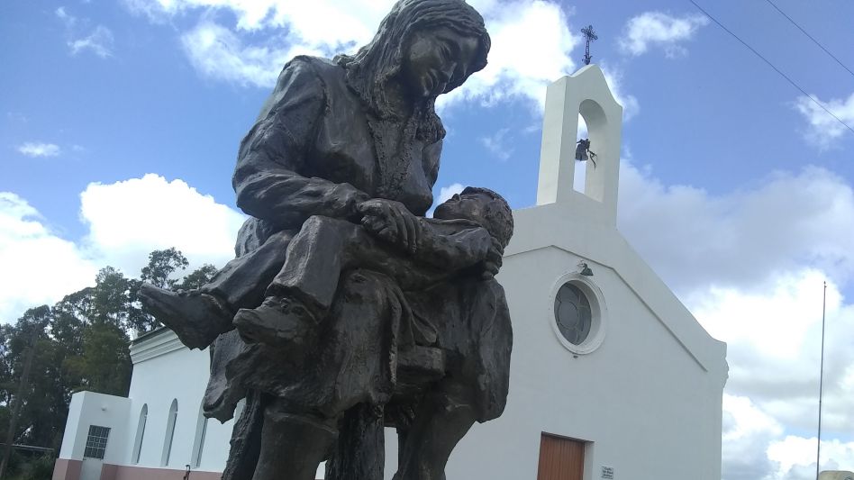 "Monumento a la Madre", en Colonia Nievas