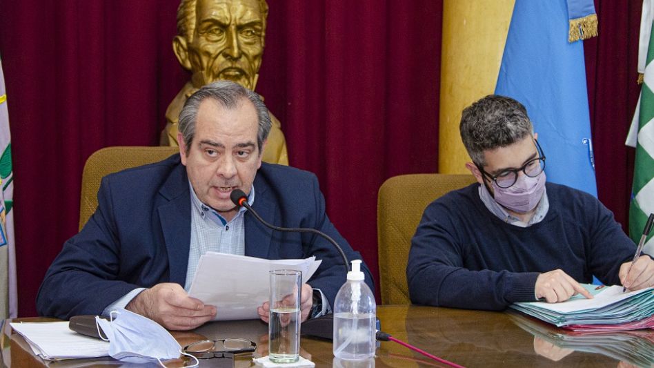 La decisión de postergar la sesión de este martes para el 30 de noviembre fue consensuada en una reunión de labor legislativa de la que participaron los presidentes de los distintos bloques.    