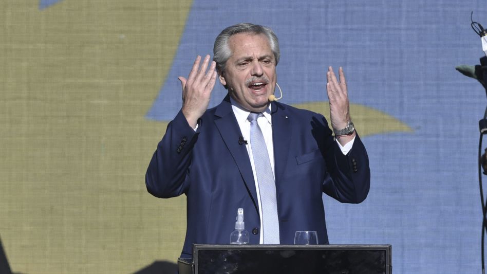 Fernández: "Los salarios de los que trabajan no van a pagar más impuesto a las ganancias"