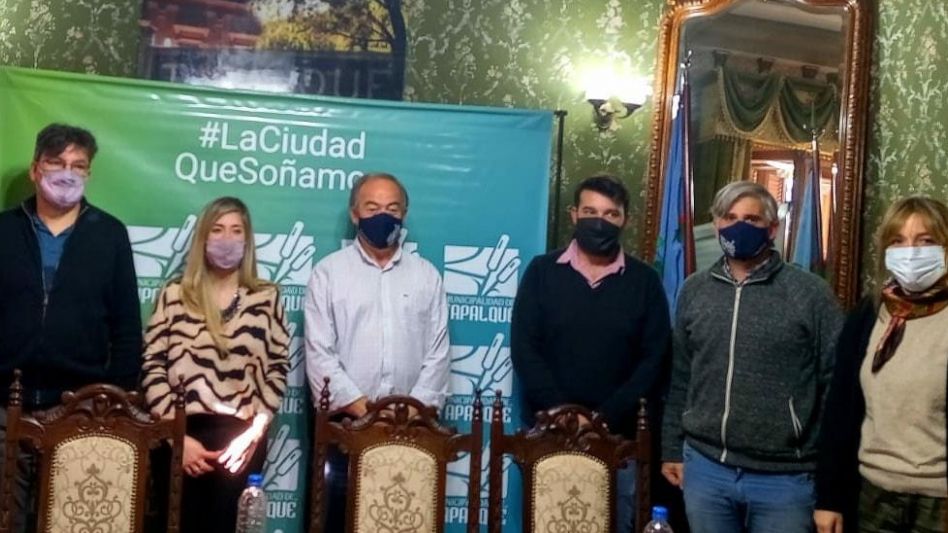 Días pasados se realizó una reunión entre el intendente Cocconi y representantes de la agencia Inteligencia Natural. MUNICIPALIDAD DE TAPALQUÉ