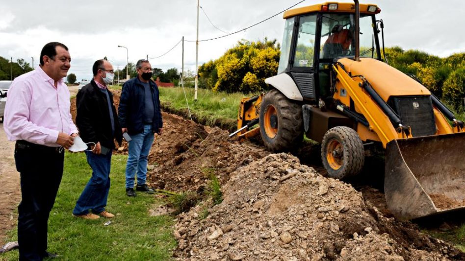 El Intendente Municipal Julio César Marini acompañado de funcionarios, estuvo recorriendo trabajos de infraestructura que se encuentran en plena ejecución en la ciudad cabecera del Partido. MUNICIPALI