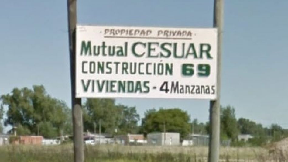 El cartel que ya retiraron del predio indicaba que en ese lugar se iba a construir un barrio de 69 viviendas.