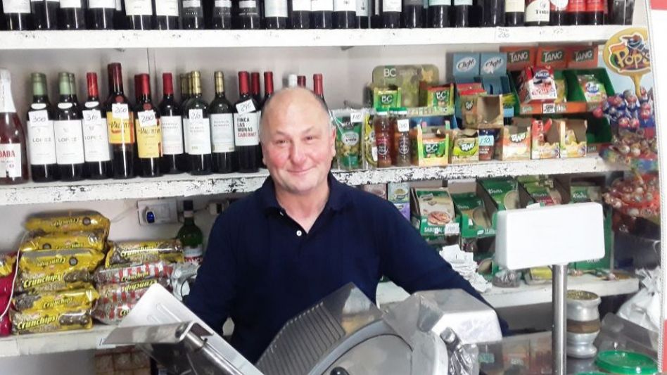 "Sería un golpe duro, el domingo es el día que los almaceneros no tenemos la competencia del supermercado"