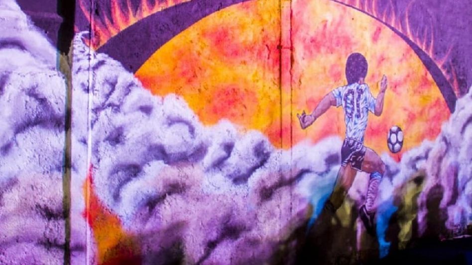 Con una performance se inauguró el mural   de Maradona en el barrio San Francisco  