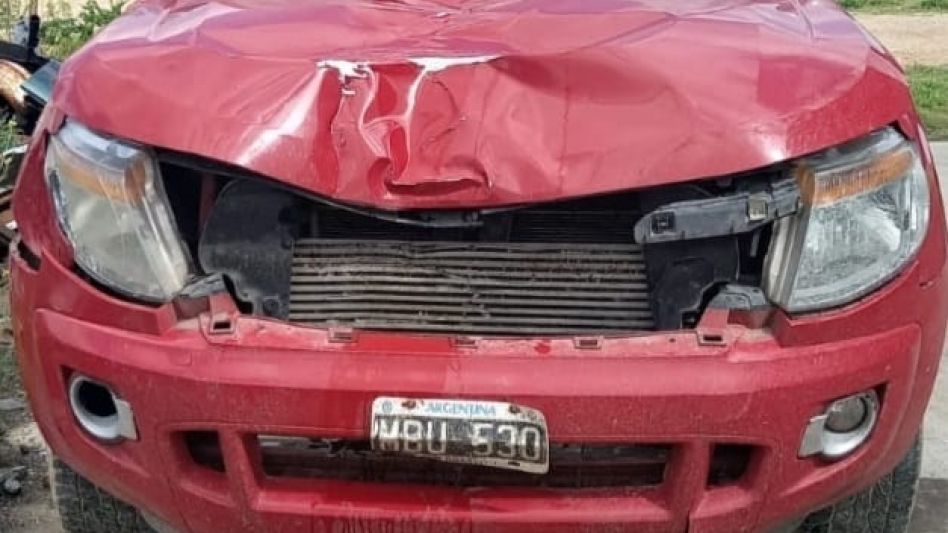 El estado en que quedó la Ford Ranger que conducía el acusado, tras atropellar a las víctimas. POLICÍA COMUNAL/TAPALQUÉ