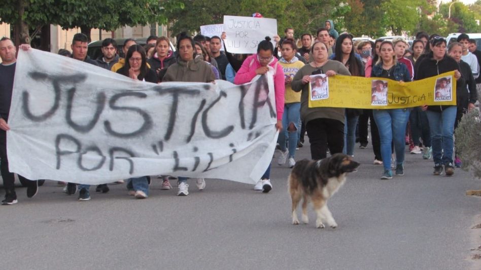 Días atrás los familiares de las víctimas se movilizaron en Tapalqué pidiendo justicia por lo sucedido. TAPALQUÉ DIGITAL 