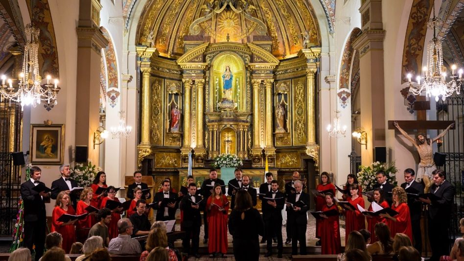 El Coro Estable de Tandil estará mañana en Azul.
