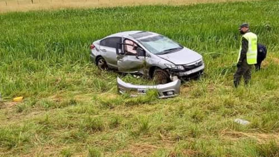 Despiste y vuelco de un auto: falleció una mujer 