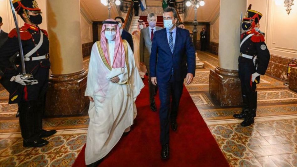 Con eje en las inversiones extranjeras, Massa recibió al príncipe Faisal Bin Farhan Al Saud de Arabia Saudita