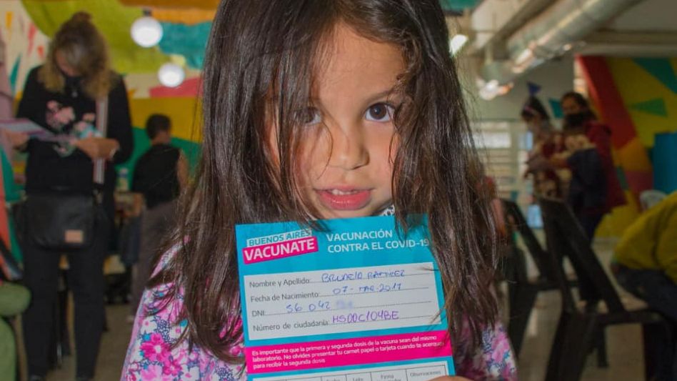Las tres postas de vacunación que funcionan en Azul inmunizan de manera libre- desde ayer- a menores de 3 a 17 años con la primera dosis contra el coronavirus. ARCHIVO/VACUNATE AZUL