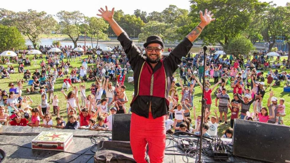 Cirilo Champiñón estará el domingo en Plaza Ameghino ofreciendo un atractivo show para toda la familia.