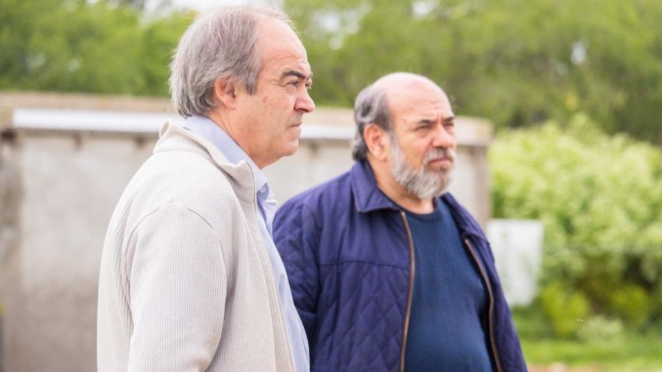El director de la Comisión Nacional de Microcréditos Gandulfo, acompañado por el intendente Cocconi recorrió la usina láctea donde funciona la Cooperativa Séptimo Varón. MUN. DE TAPALQUÉ