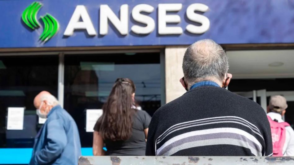 El Gobierno oficializó subas de jubilaciones y asignaciones del 12% desde este mes