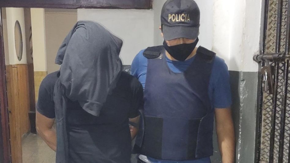 Con antecedentes y una condena que aún no está firme, un hombre que fue detenido este jueves que pasó afronta una nueva imputación por hechos de violencia de género. FOTO: SECCIONAL PRIMERA AZUL/PBA