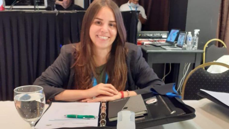 La Lic. en Relaciones Internacionales, Agostina Pérez Guedes durante uno de los tramos de la cumbre de Mercociudades. PRENSA MUNICIPAL