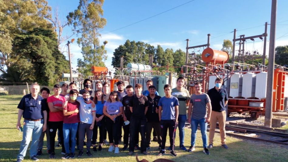 De la Educación Secundaria Técnica N° 2 "Vicente Pereda"  a la Cooperativa Eléctrica de Azul Ltda