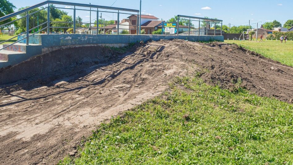  Los usuarios del skatepark quieren mejorar el espacio y el uso de la tierra para hacer rampas ya generó una controversia con la Comuna.  NICOLAS MURCIA