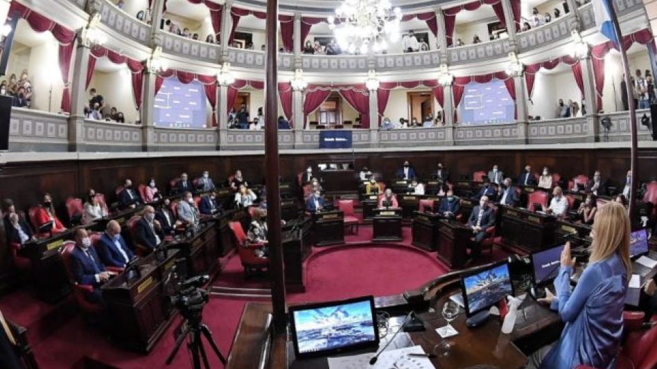 Juraron los nuevos senadores bonaerenses y entre ellos la azuleña Lorena Mandagarán