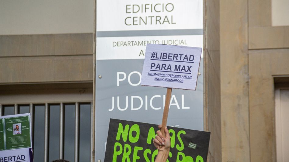 Una imagen del 25 de junio pasado, cuando se realizó una movilización que finalizó en los tribunales, donde se pidió la liberación del comerciante. NICOLÁS MURCIA 