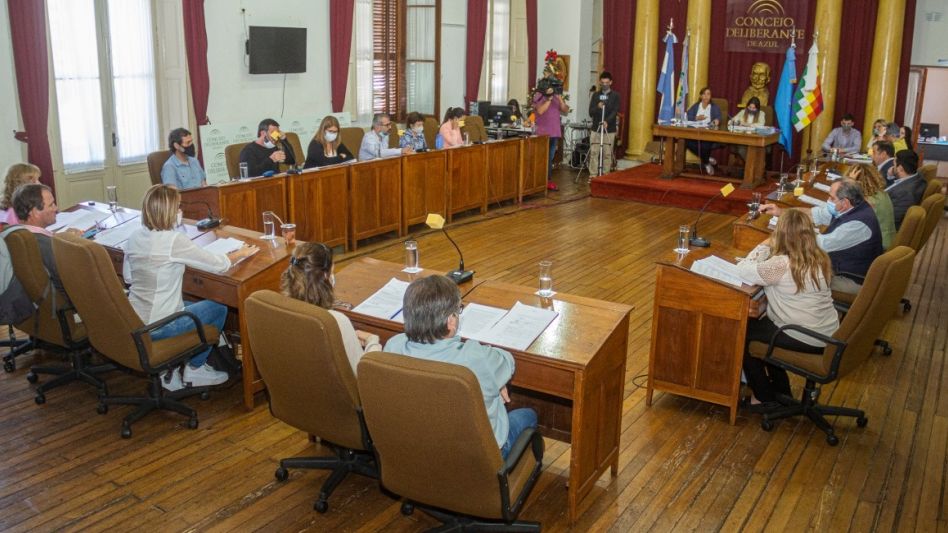 Los ediles azuleños aprobaron la ordenanza Fiscal y la Impositiva, el Presupuesto 2022 y eliminó la Cuota 13. El aumento anual de las tasas municipales será del 54%. FOTOS: NICOLAS MURCIA