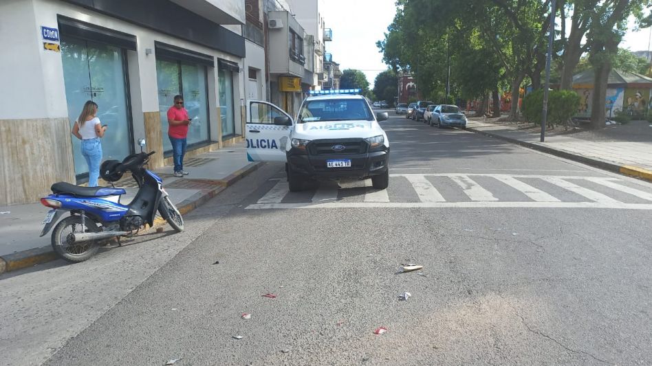 Poco antes de la hora ocho de hoy viernes la colisión se produjo en el cruce de Colón e Yrigoyen. FOTOS: CPA/PBA