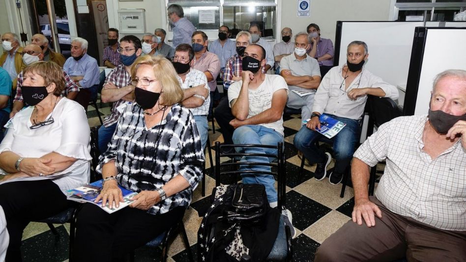 Delegados de Azul, Chillar y Cacharí asistieron a la reunión. Tras la asamblea, se acordó que Mario Fossati continúe por un nuevo mandato presidiendo el Consejo Directivo de la CEAL. PRENSA/CEAL 