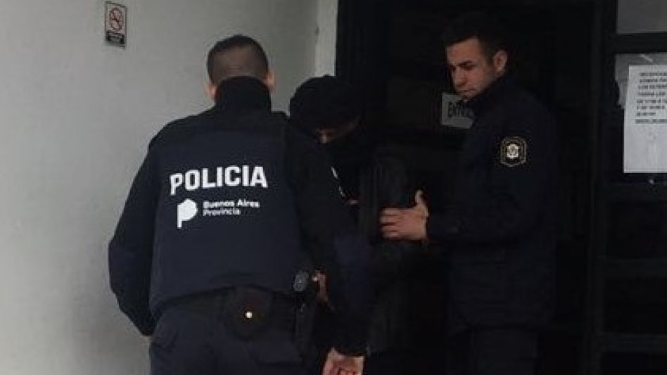 En febrero de 2018, luego de que se había ido de Azul, una jueza de Garantías ordenó la detención del ahora condenado por abusar de sus nietas. 