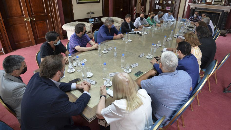 Kicillof oficializó el bono de $20 mil: es para todos lo estatales por igual