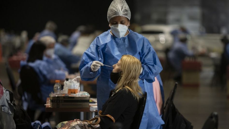 Coronavirus: cifra récord con 42.032 casos y la suba se acelera día a día