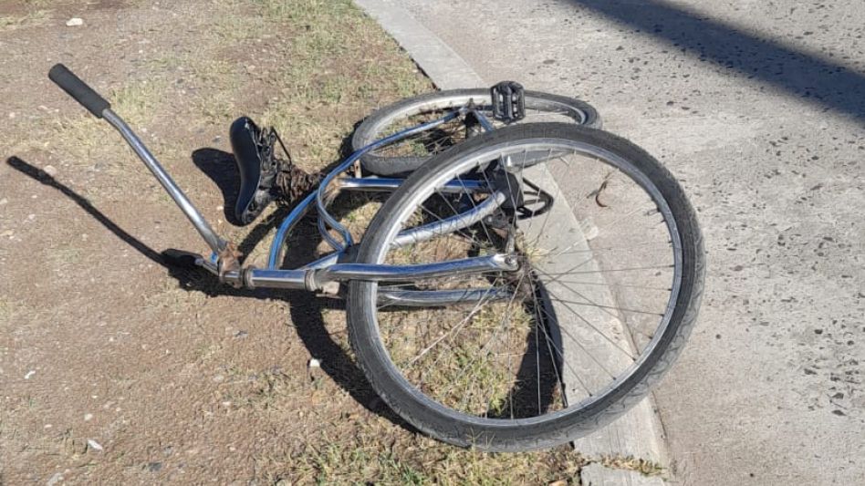 El hecho se produjo esta mañana. La mujer que resultó con lesiones guiaba una bicicleta que chocó con un auto. FOTO: CPA/PBA