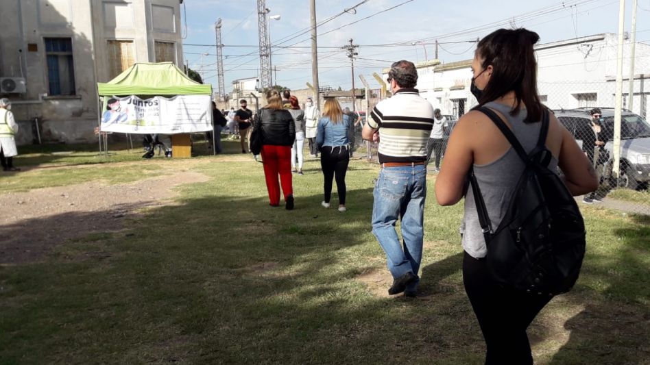 Para los días jueves y viernes -hoy- de esta semana la Comuna habilitó una nueva posta para hacer testeos rápidos, la misma está ubicada en el patio del Hospital Pintos.