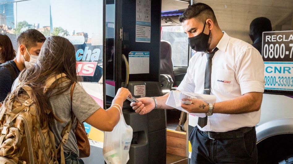 Vacaciones: podrían pedir el pase sanitario para viajes de media y larga distancia
