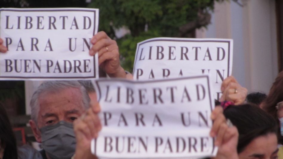 En Tapalqué vecinos sostienen que es inocente un hombre que tras un juicio en un tribunal de Azul, fue condenado por abusar de su hija biológica y está preso. TAPAL. DIGITAL