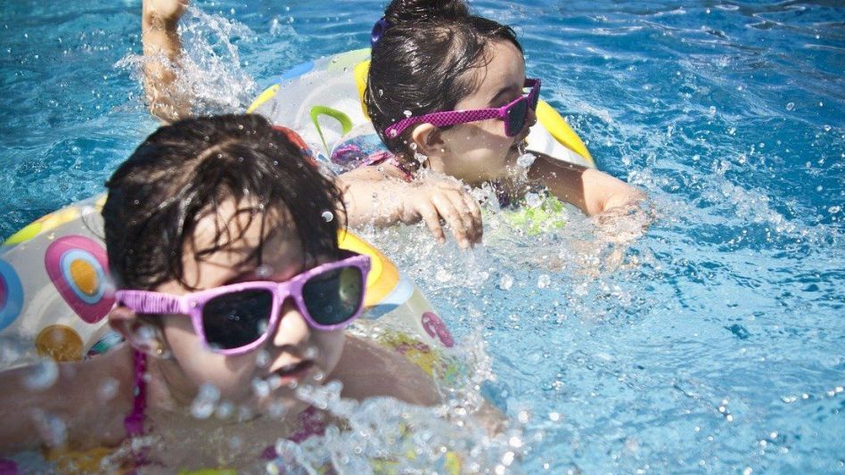 Niños en el agua: los riesgos que hay que evitar