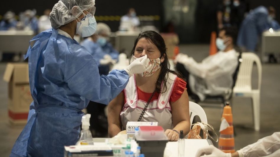 Ómicron imparable: reportan 134.439 nuevos casos y 52 fallecidos en 24 horas