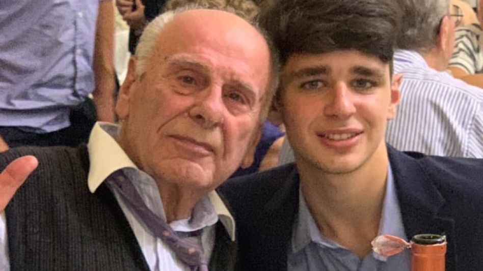Con mi sobrino Farid, hijo de Aldo, en su fiesta de Egresados en diciembre del año pasado?