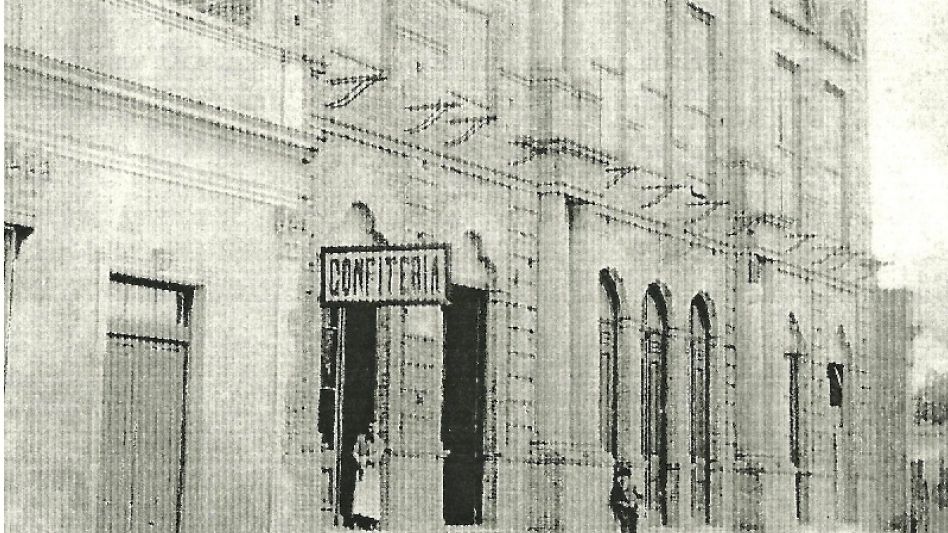 La fachada del Teatro cuando inauguró. 