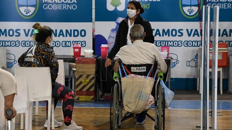 Las vacunas contra la Covid-19 redujeron entre 6 y 12 veces la mortalidad