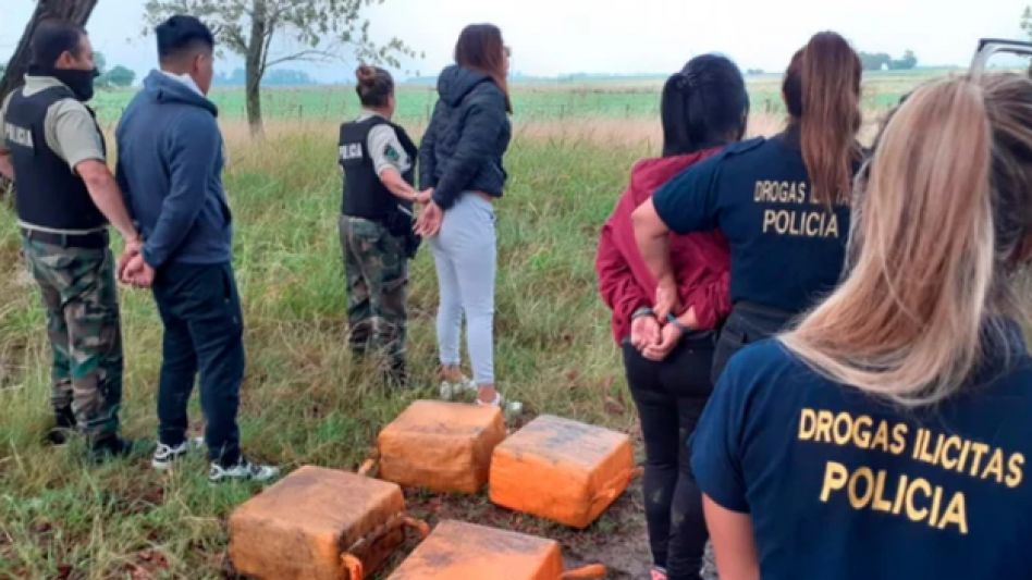Cuatro detenidos por arrojar 130kg de cocaína desde un avión