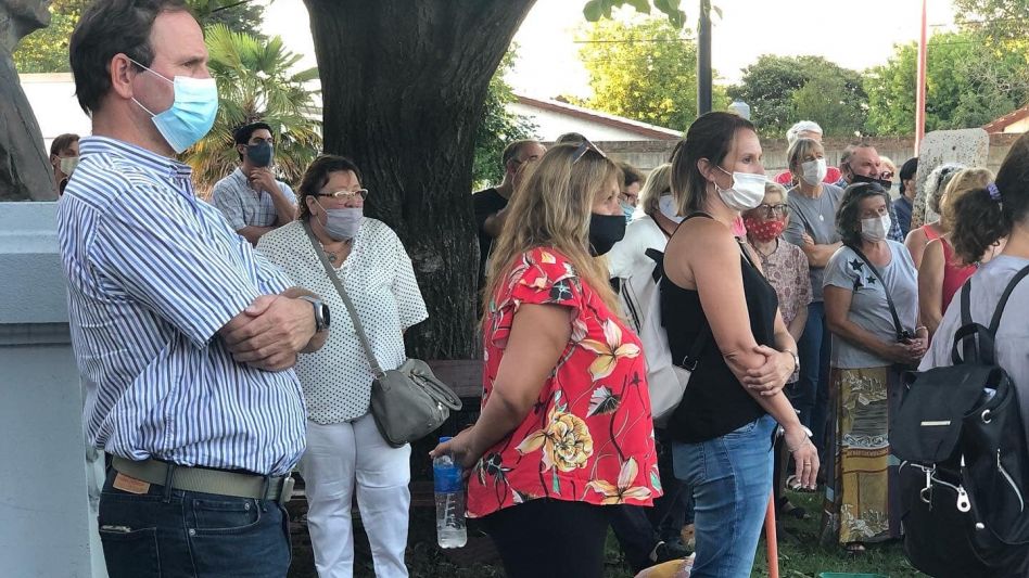 Vecinos de Chillar reclamaron frente al Hospital "Dr. Horacio Ferro"