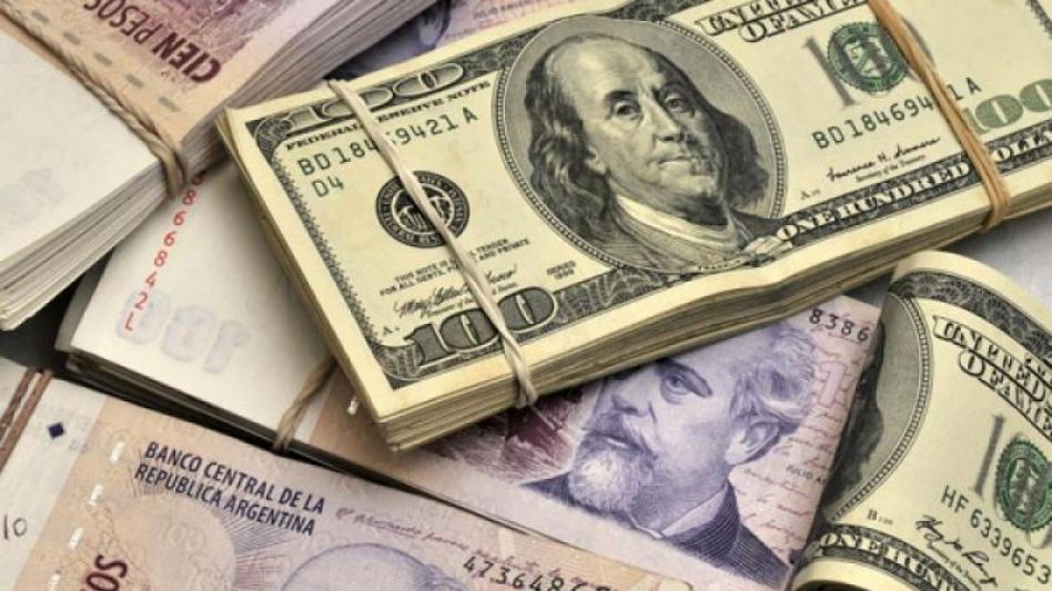 El dólar "blue" no se detiene y marcó un nuevo récord: $219,50