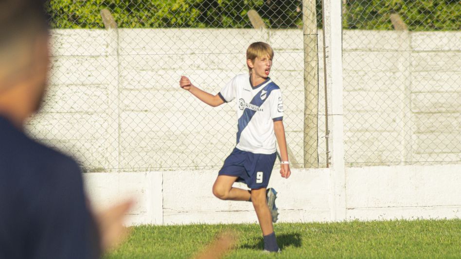 Valentín Mastantuono y su grito de gol en la victoria de la categoría Sub de 12 de Cemento sobre Boca. Foto Nacho Correa