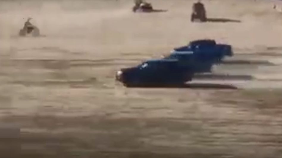 Picada, imprudencia y choque entre una camioneta y una moto en Pinamar