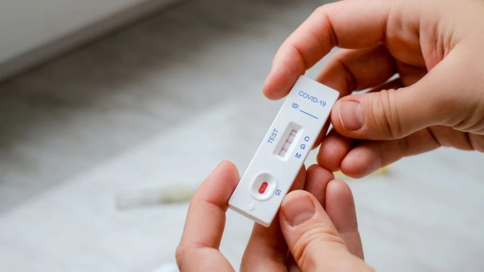 Comenzó la distribución de autotest en farmacias: qué marca puede conseguirse y a qué precio