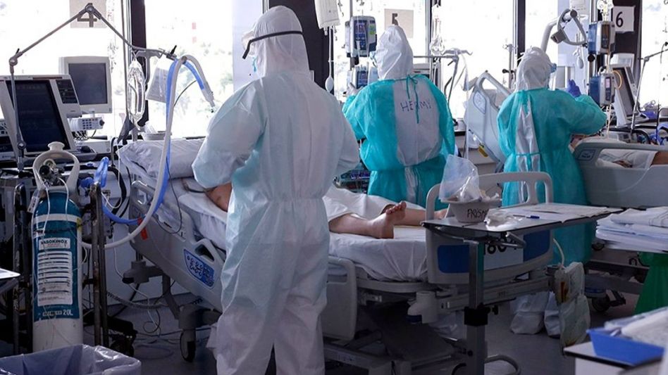 Hubo 285 muertos y 43.472 contagios, y el uso de camas UTI superó el 50%