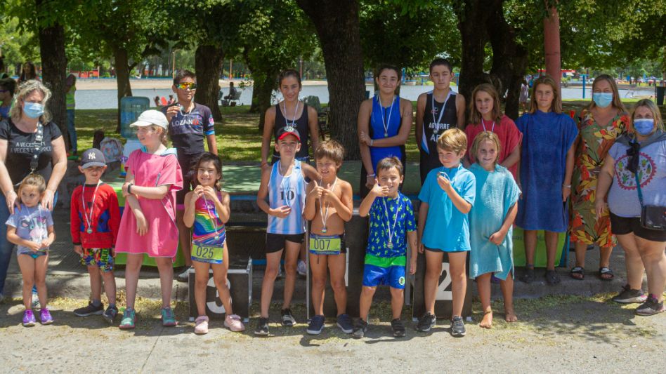 Con más de 20 participantes, se llevó a cabo el Triatlón Infantil 