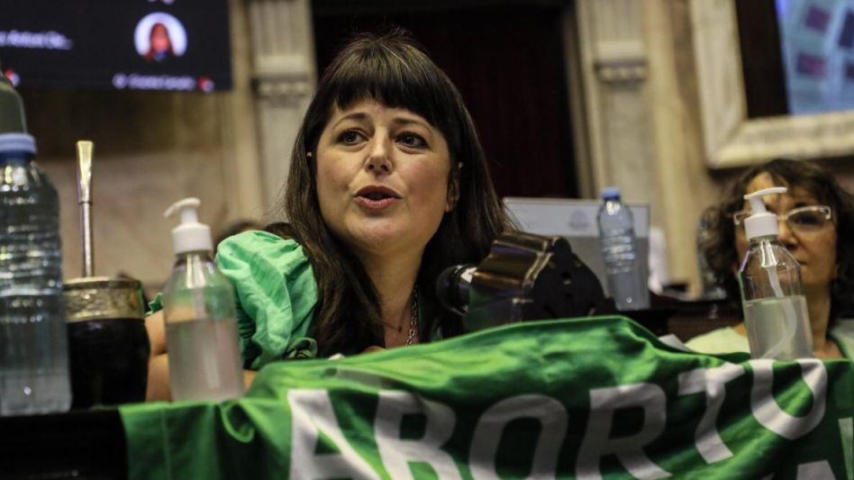 Una legisladora del FdT propone despenalizar el consumo de drogas: "La ley actual es anacrónica"