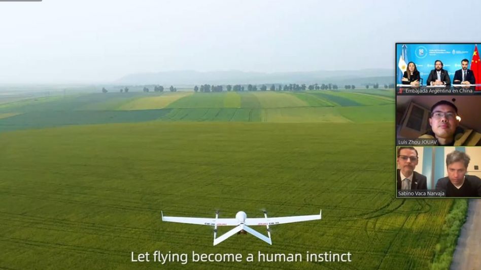 En China: Kicillof firmó acuerdo para usar aeronaves de imágenes en el patrullaje rural