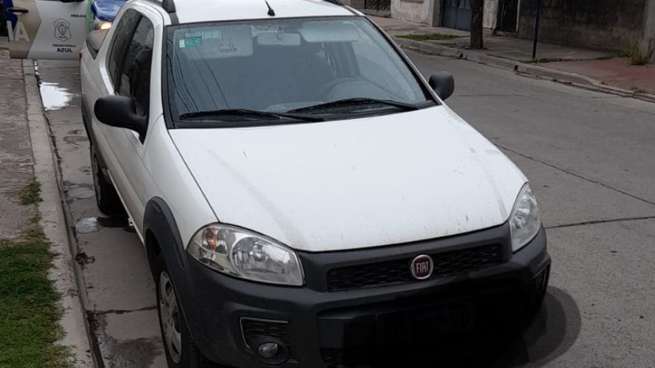 La camioneta que le robaron hace dos días al abogado Rodolfo Fitte en Chillar. Fue hallada esta mañana en Azul. FOTO: EPDS AZUL/PBA