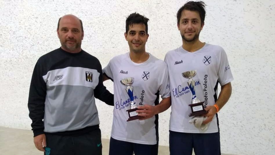 Jonathan Miranda y Rodrigo Aitra, pelotaris de Remo, buscarán que la copa del torneo quede en casa. Foto: archivo.